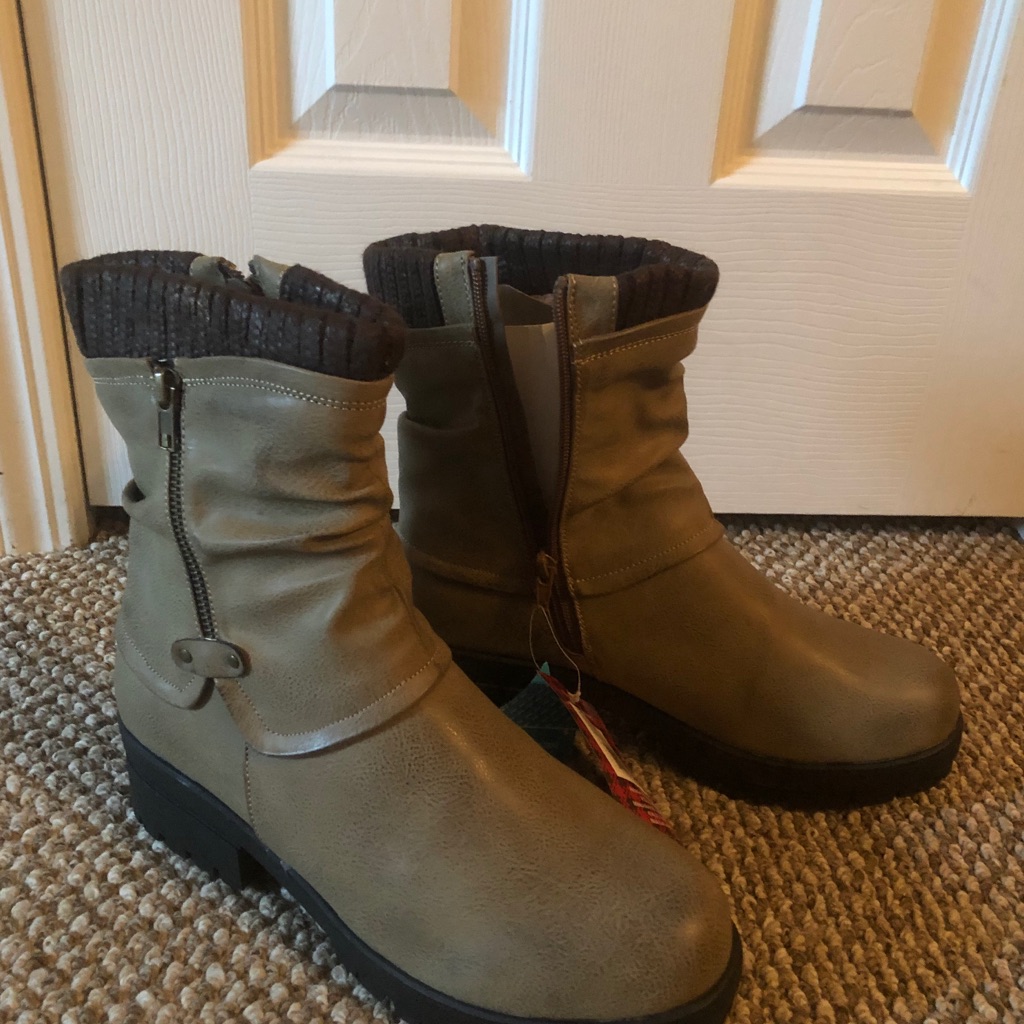 New With Tags Muk Luk Boots